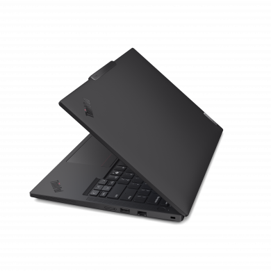 atc_lnn21me000ucks_14_thinkpad_p14s_5_amd_eclipse_black_side_profile_half_lid_closed