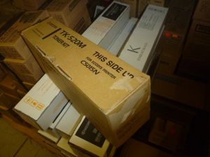 Kyocera Toner TK-520M toner kit magenta (1T02HJBEU0) poškozený obal