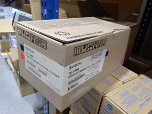 Kyocera Toner TK-150M toner magenta (1T05JKBNL0) poškozený obal