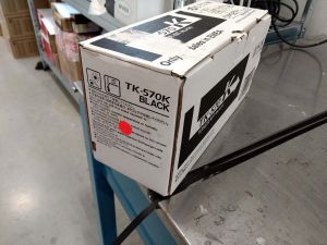 Kyocera Toner TK-570K Black 1T02HG0EU0 poškozený obal