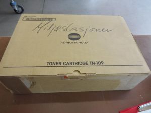 Minolta Toner Cartridge TN109 (9961000251) poškozený obal