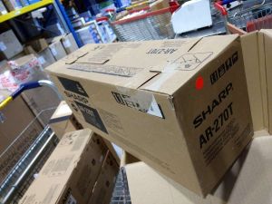 Sharp Toner AR-270T poškozený obal